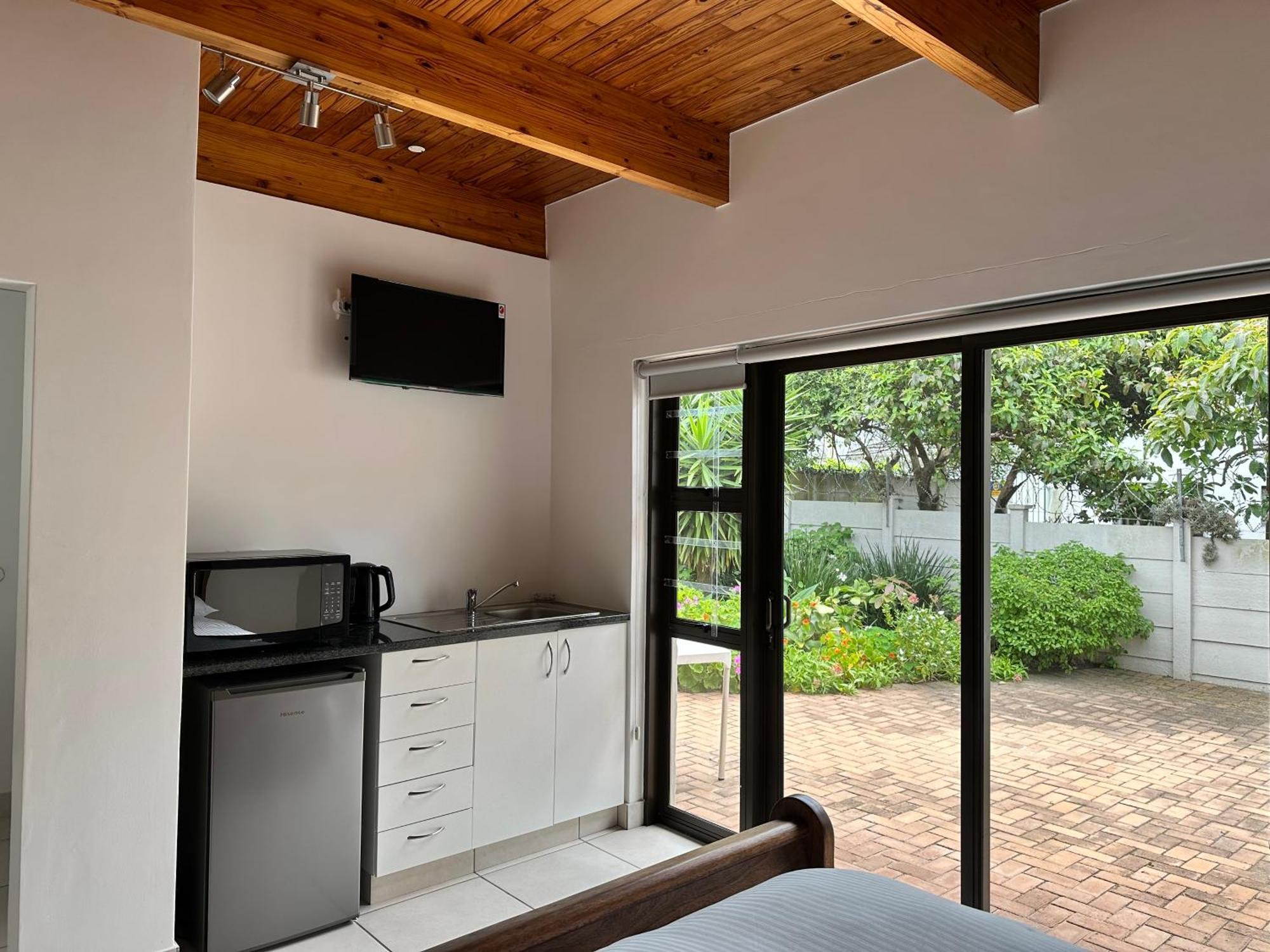 Gigi At The Palm Tree Hotel Plettenberg Bay Exterior photo